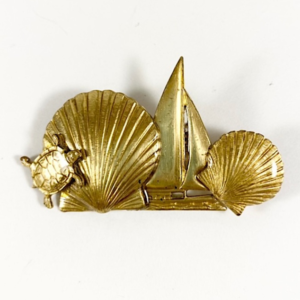 Vintage gold tone metal ocean theme brooch pin